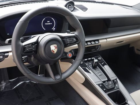 Used 2025 Porsche 911 Carrera image 7