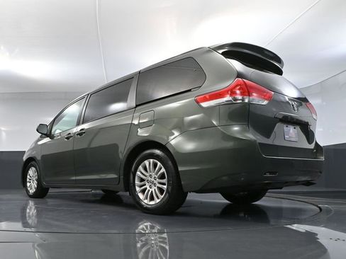 Used 2014 Toyota Sienna XLE image 49