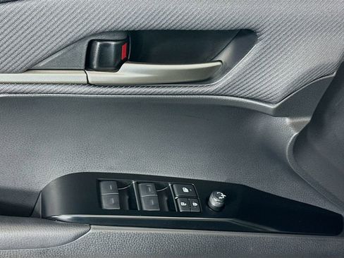 Used 2025 Toyota Camry SE image 18