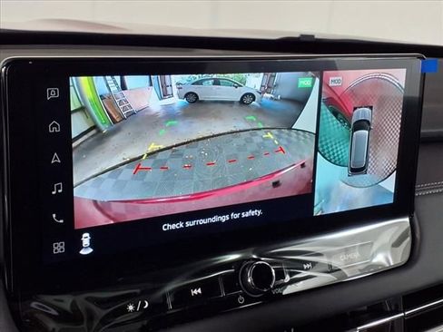 Used 2025 Mitsubishi Outlander SE image 9