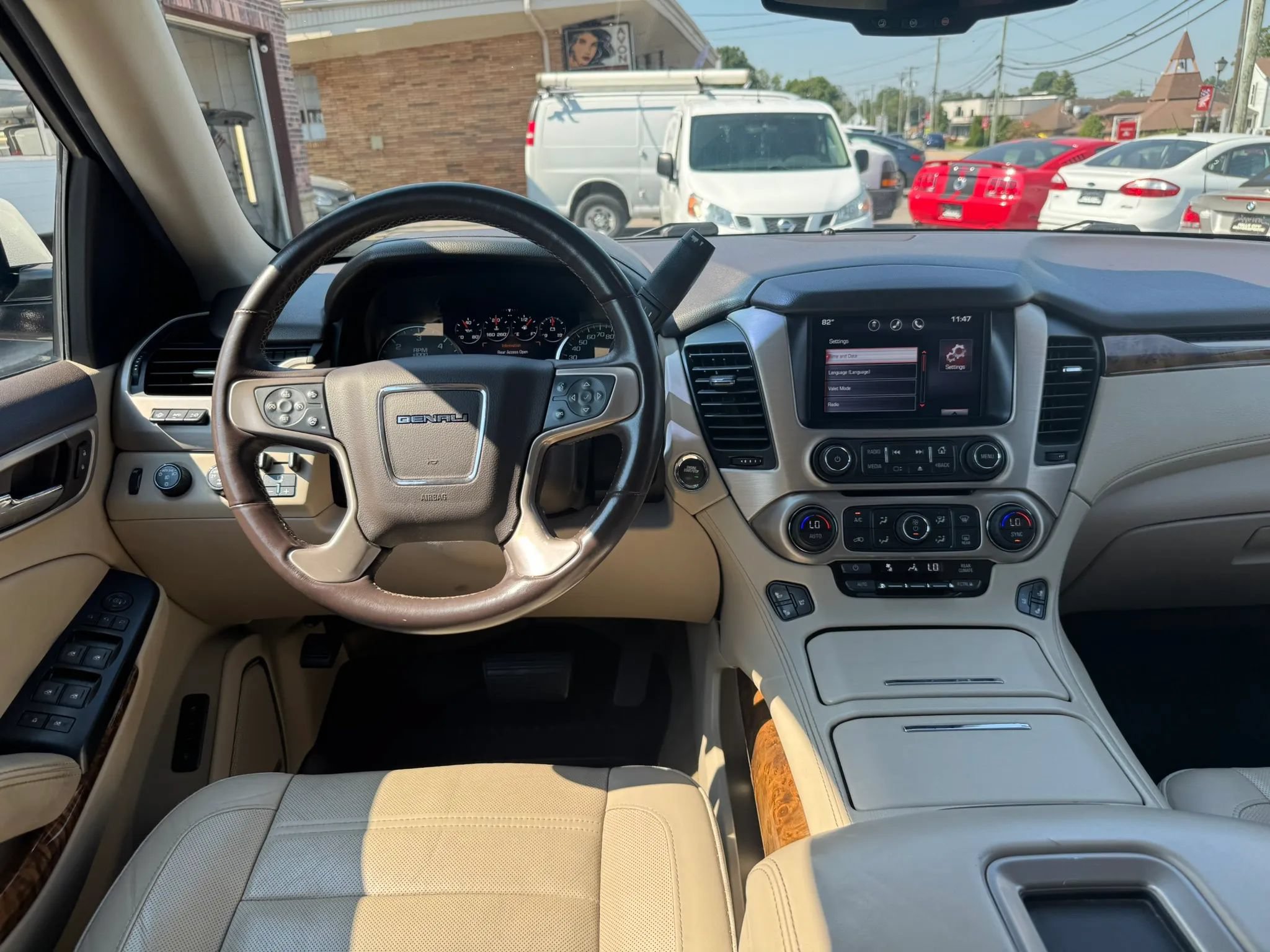Used 2015 GMC Yukon Denali w/ Touring Package AWD/4WD image 47