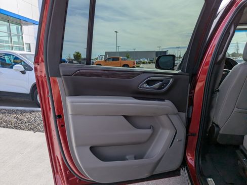 Certified 2023 Chevrolet Suburban LT w/ Luxury Package AWD/4WD image 33
