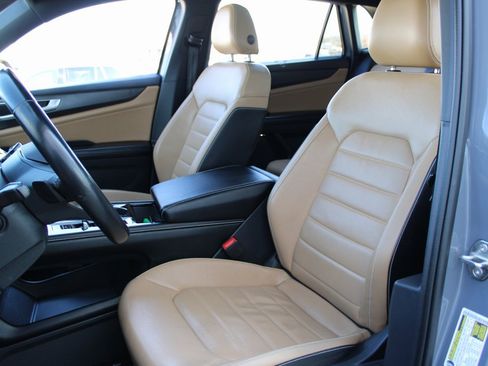 Certified 2024 Volkswagen Atlas Cross Sport SEL R-Line image 8