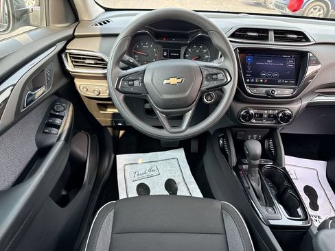 Used 2022 Chevrolet TrailBlazer LT w/ Convenience Package FWD image 14