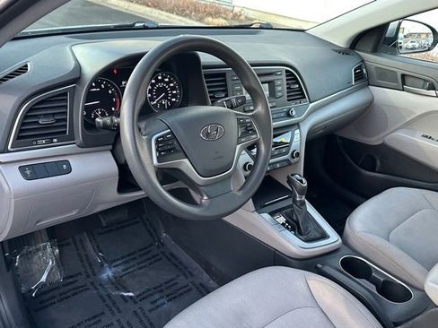 Used 2017 Hyundai Elantra SE image 32