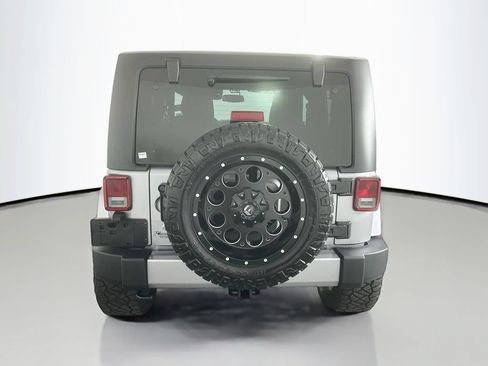 Used 2017 Jeep Wrangler Sahara w/ Connectivity Group AWD/4WD image 6