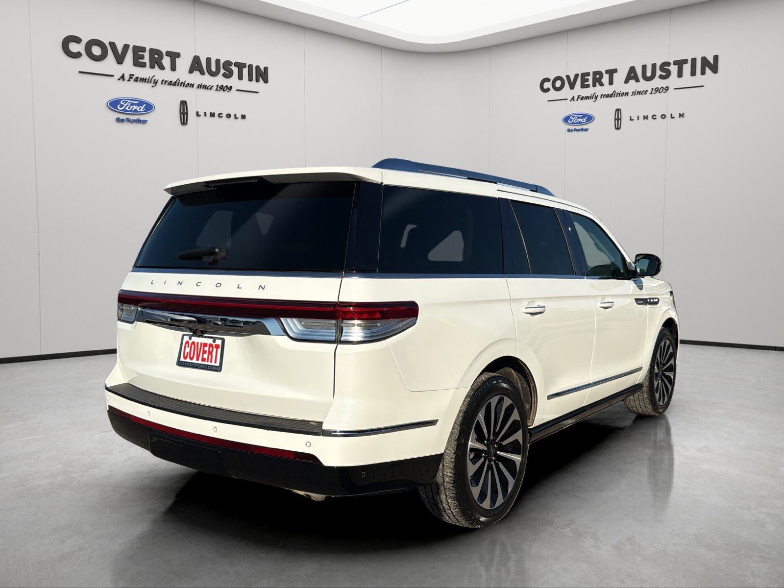 Used 2024 Lincoln Navigator Reserve AWD/4WD image 5