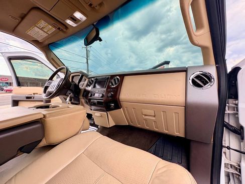 Used 2012 Ford F250 Lariat w/ Lariat Interior Pkg AWD/4WD image 29