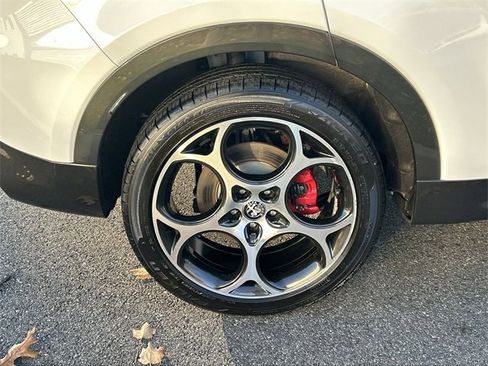 Used 2024 Alfa Romeo Tonale Veloce image 12