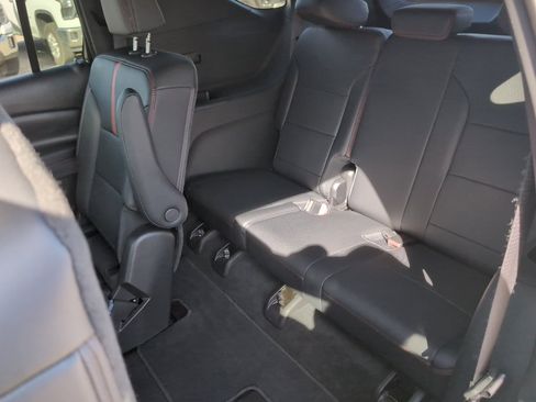 Used 2025 Chevrolet Traverse RS image 20