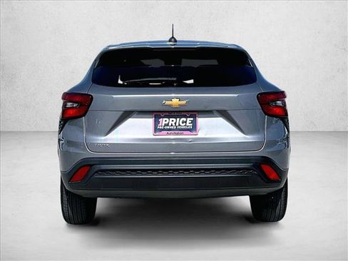 Used 2024 Chevrolet Trax LS FWD image 4