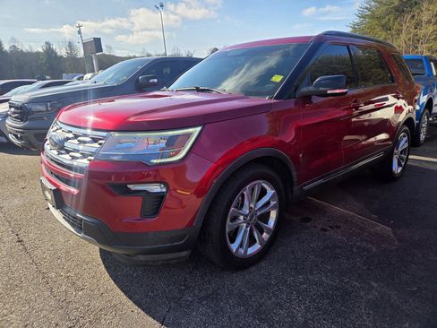 Used 2018 Ford Explorer XLT w/ Equipment Group 202A image 6