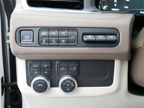 Used 2022 GMC Yukon Denali image 16