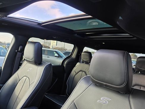 New 2026 Chrysler Pacifica Limited image 27