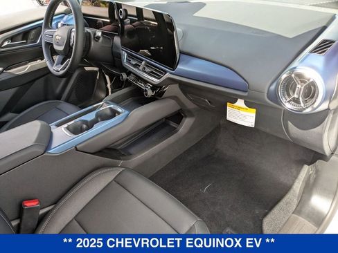 New 2025 Chevrolet Equinox EV LT image 34