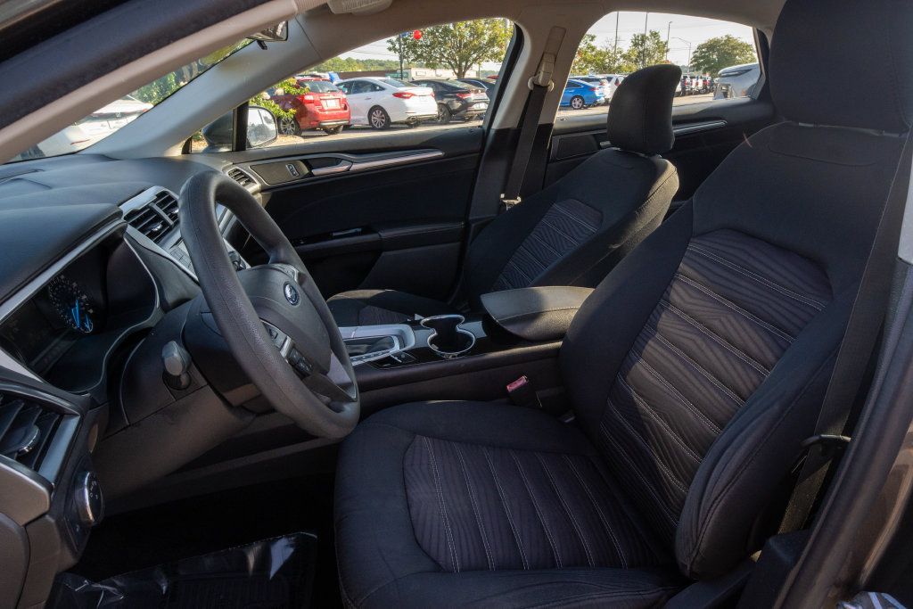 Used 2016 Ford Fusion SE FWD image 14