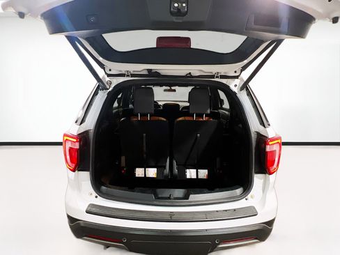 Used 2019 Ford Explorer XLT w/ Equipment Group 202A image 19