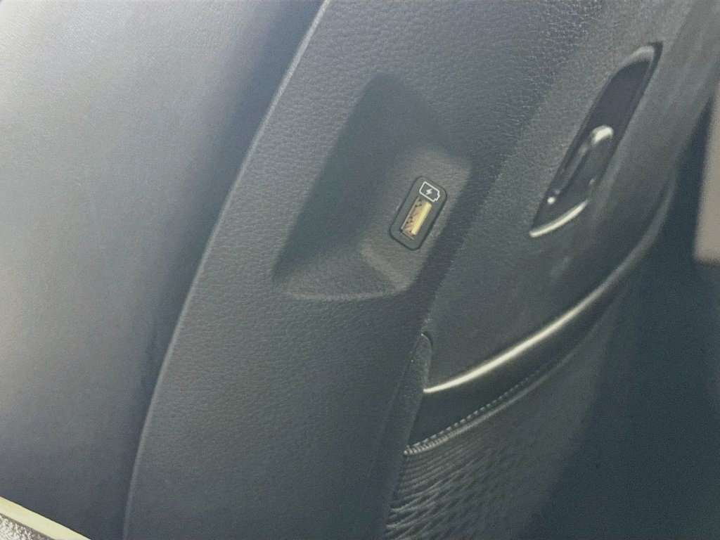 Used 2024 Kia Carnival LX FWD image 43