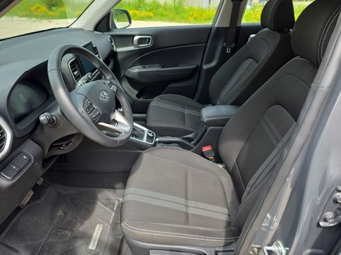 Used 2025 Hyundai Venue SEL FWD image 12