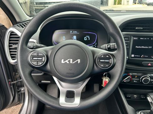 Used 2025 Kia Soul LX w/ LX Technology Package FWD image 18
