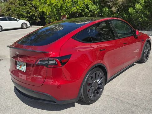 Used 2025 Tesla Model Y Performance AWD/4WD image 3