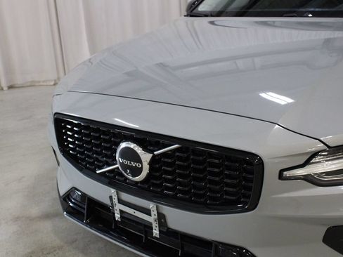Used 2024 Volvo S60 B5 Plus FWD image 32