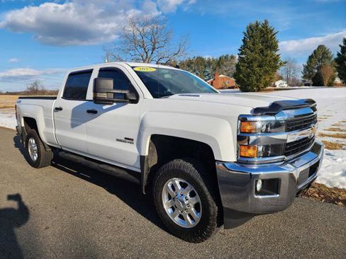 Used 2015 Chevrolet Silverado 2500 LT w/ Z71 Package, Off-Road image 4
