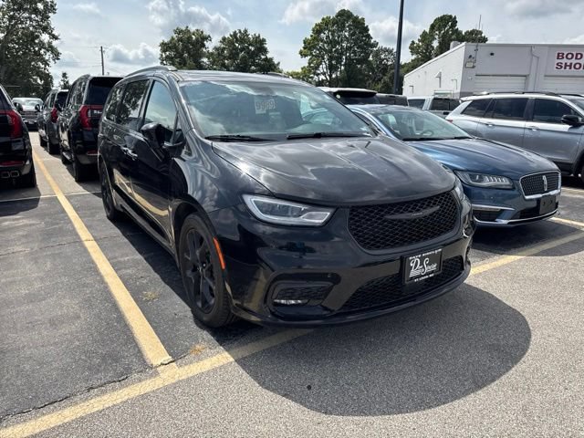 Used 2025 Chrysler Pacifica Limited FWD image 7