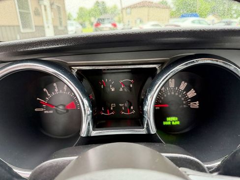 Used 2006 Ford Mustang Convertible RWD image 13