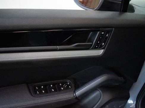 Certified 2024 Porsche Cayenne AWD/4WD image 19