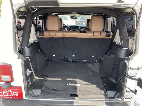 Used 2016 Jeep Wrangler Unlimited Sahara w/ Connectivity Group AWD/4WD image 16