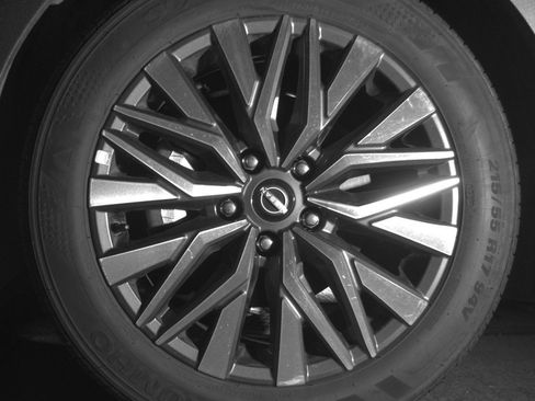 Used 2025 Nissan Altima 2.5 SV FWD image 12