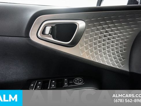 Used 2025 Kia Soul LX w/ LX Technology Package FWD image 40