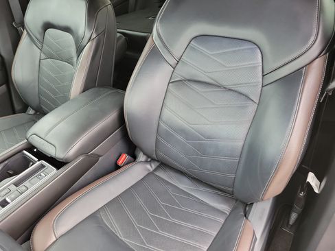Used 2024 Nissan Pathfinder Platinum w/ Cargo Package FWD image 11