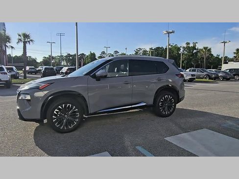 Used 2025 Nissan Rogue Platinum w/ Platinum Premium Package FWD image 24