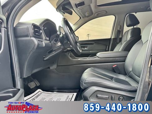 Used 2025 Honda Pilot Touring image 35