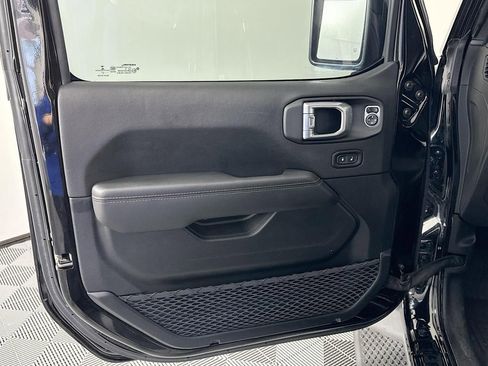 Used 2021 Jeep Wrangler Unlimited Sahara image 30