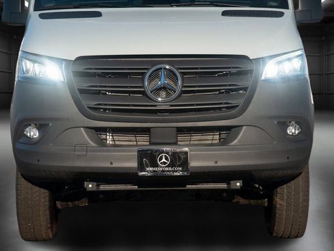 Used 2025 Mercedes-Benz Sprinter 2500 image 13