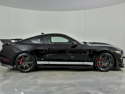 Used 2020 Ford Mustang Shelby GT500 w/ Carbon Fiber Track Pack image 14