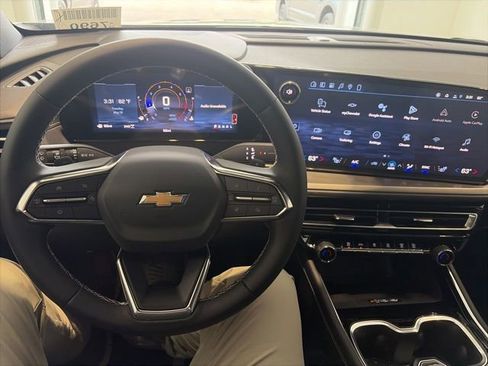 New 2026 Chevrolet Traverse LT w/ Sun and Wheel Package AWD/4WD image 16