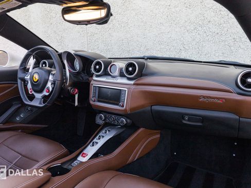 Used 2016 Ferrari California T image 32