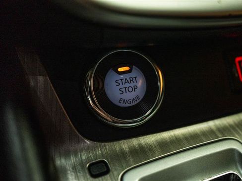 Used 2018 Nissan Murano SV AWD/4WD image 18