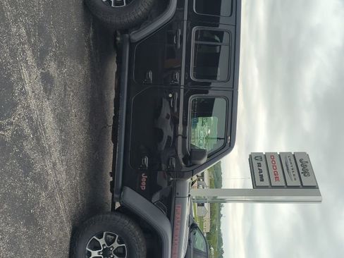 Used 2022 Jeep Wrangler Unlimited Rubicon w/ Cold Weather Group AWD/4WD image 5