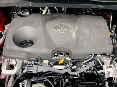 Used 2023 Toyota Sienna XLE FWD image 31