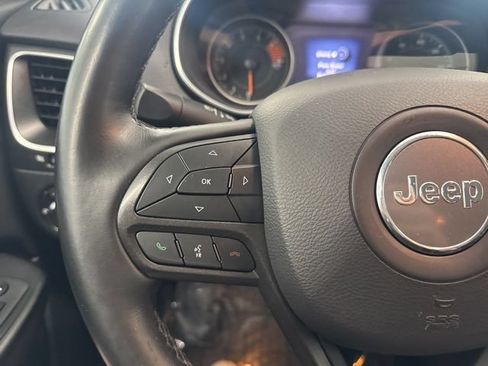 Used 2019 Jeep Cherokee Trailhawk w/ Cold Weather Group AWD/4WD image 33