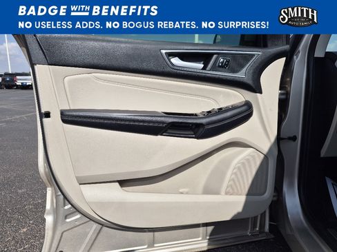 Used 2018 Ford Edge Titanium w/ Technology Package FWD image 20