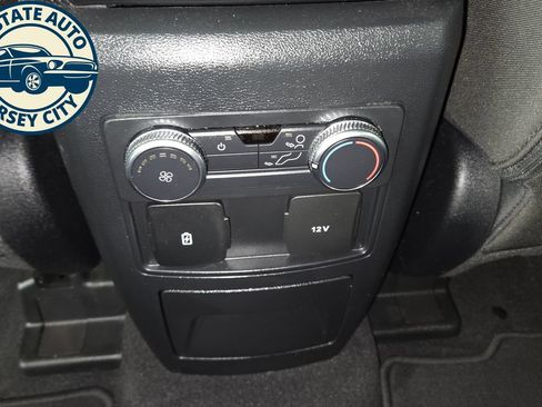 Used 2022 Ford Explorer XLT AWD/4WD image 32