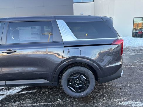 New 2026 Kia Carnival LX FWD image 10