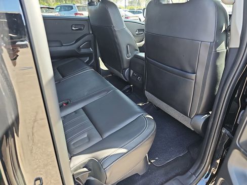 Used 2024 Nissan Frontier SL w/ Technology Package image 14