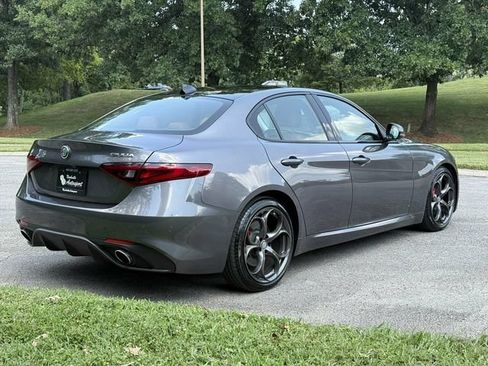 Used 2017 Alfa Romeo Giulia Ti w/ TI 19" Sport Package RWD image 7